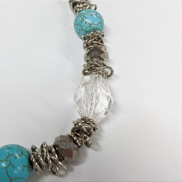 Erica Lyons Silvertone and Dyed Howlite Chunky Necklace - Picture 4 of 4